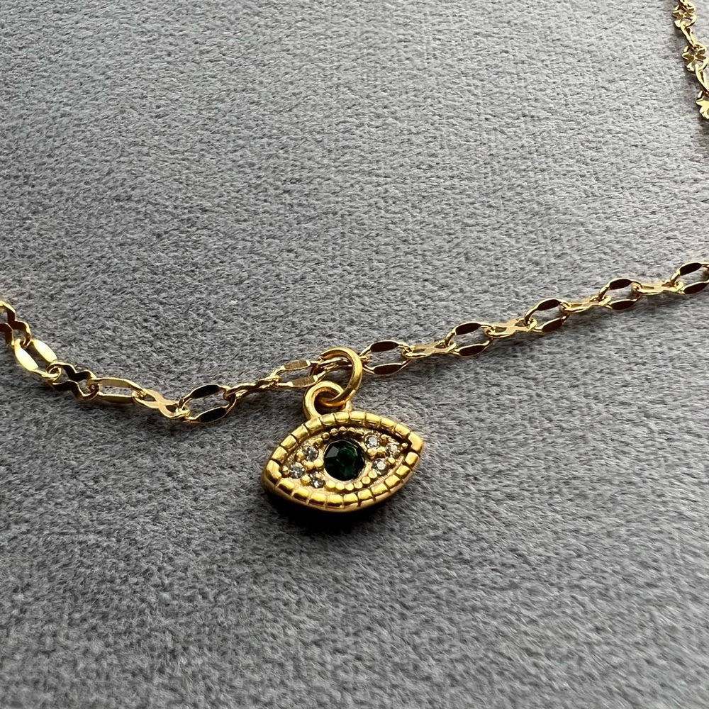 Intricate yet simple gold necklace